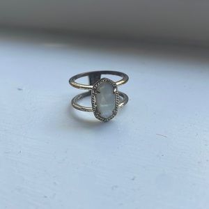 Kendra Scott size 8 mother of pearl pendant ring